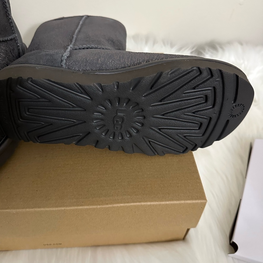 🆕 UGG Short Gray Matte Marble Boots - Size: 6 - Picture 7 of 13